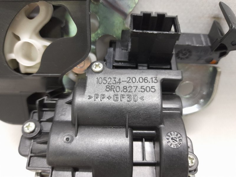 Замок багажника Audi A5 8K 2.0T Замок багажника Audi A5 8K 2.0T