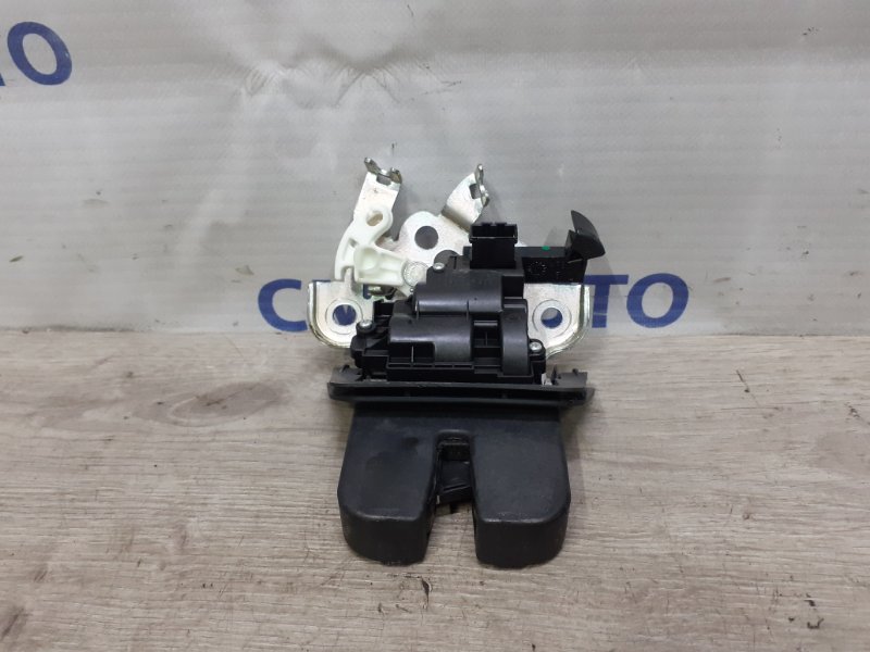 Замок багажника Audi Q5 8R 2.0Т Замок багажника Audi Q5 8R 2.0Т