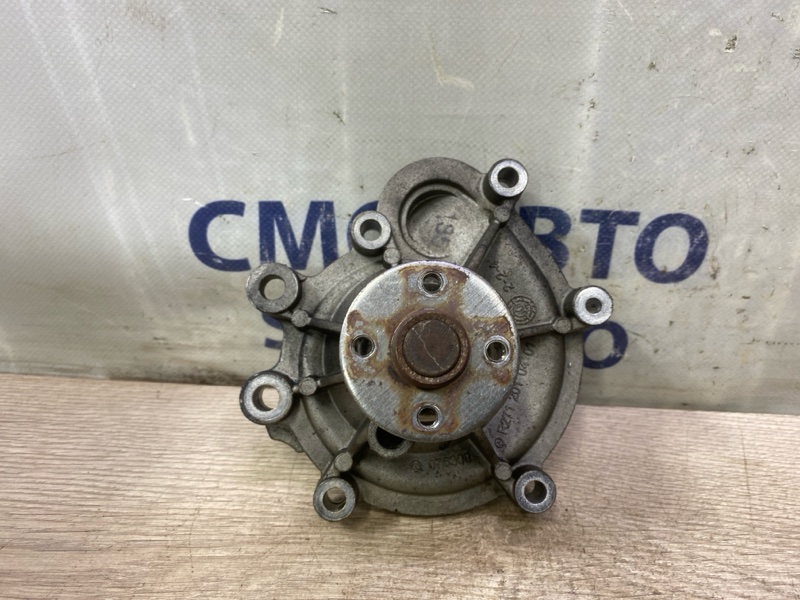 Помпа системы охлаждения Mercedes-Benz E-Class 2012 W212 271.860 A2712001001 контрактная