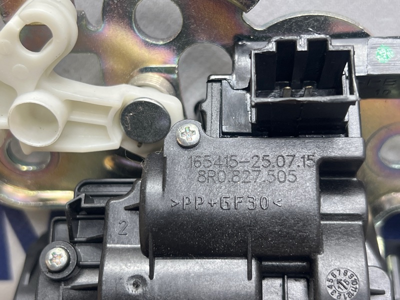 Замок багажника A6 C7 2.0 CYP