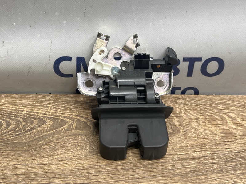 Замок багажника A5 8T 2.0T CDN Замок багажника A5 8T 2.0T CDN