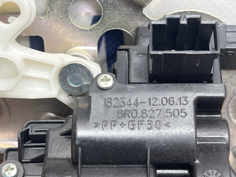 Замок багажника A5 8T 2.0T CDN Замок багажника A5 8T 2.0T CDN