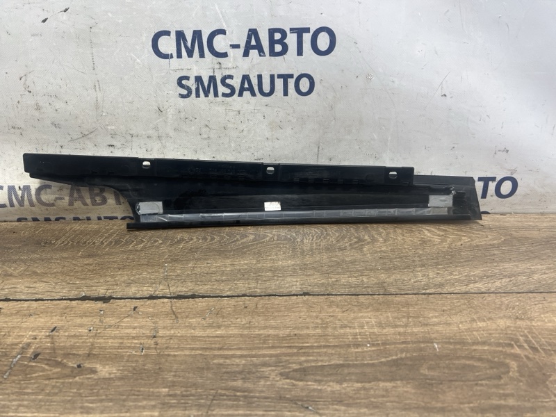 Накладка двери вертикальная передняя правая Q5 8R 3.0TD Накладка двери вертикальная передняя правая Q5 8R 3.0TD
