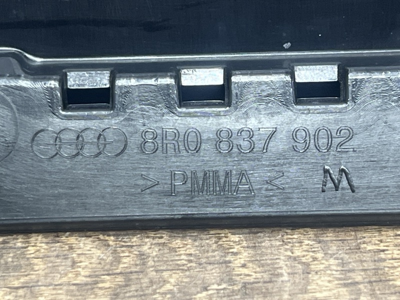 Накладка двери вертикальная передняя правая Q5 8R 3.0TD Накладка двери вертикальная передняя правая Q5 8R 3.0TD
