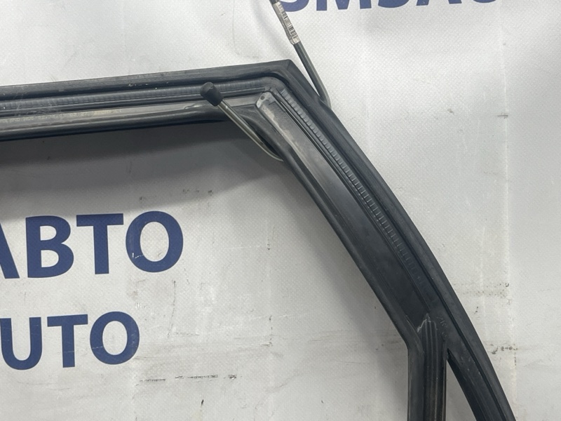 Уплотнитель стекла задний правый Q5 8R 3.0TD Уплотнитель стекла задний правый Q5 8R 3.0TD