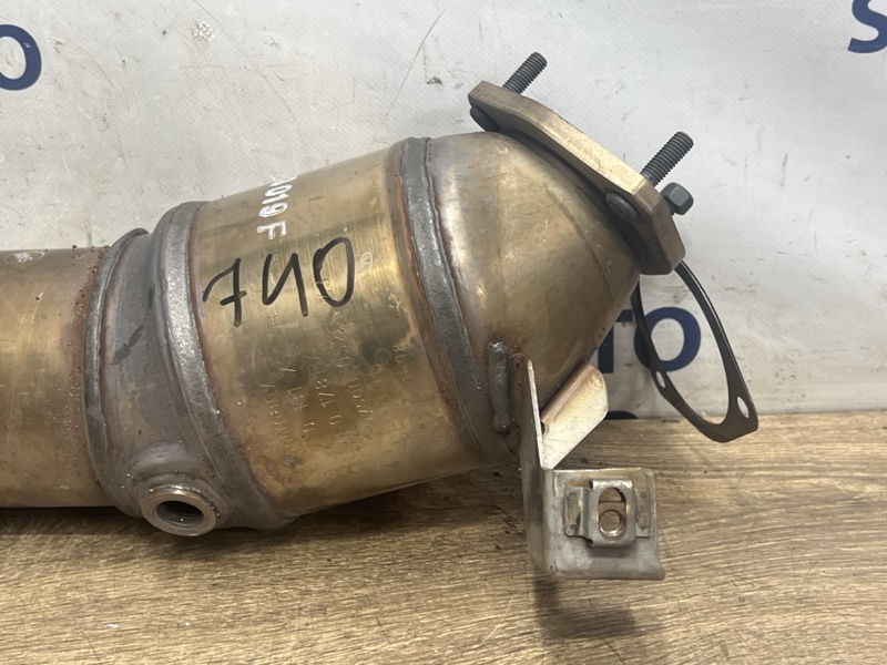 Катализатор правый A8 D3 4.2 FSI BVJ Катализатор правый A8 D3 4.2 FSI BVJ