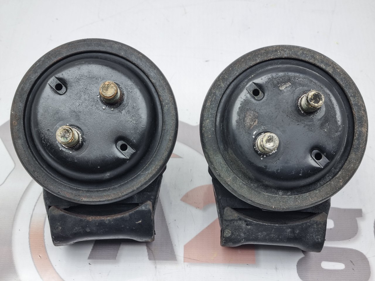 Запчасть подушка двигателя Suzuki Grand Escudo 2002 TX92W H27A 11610-67D00 контрактная Подушка двигателя Suzuki Grand Escudo 2002 TX92W H27A 11610-67D00 контрактная