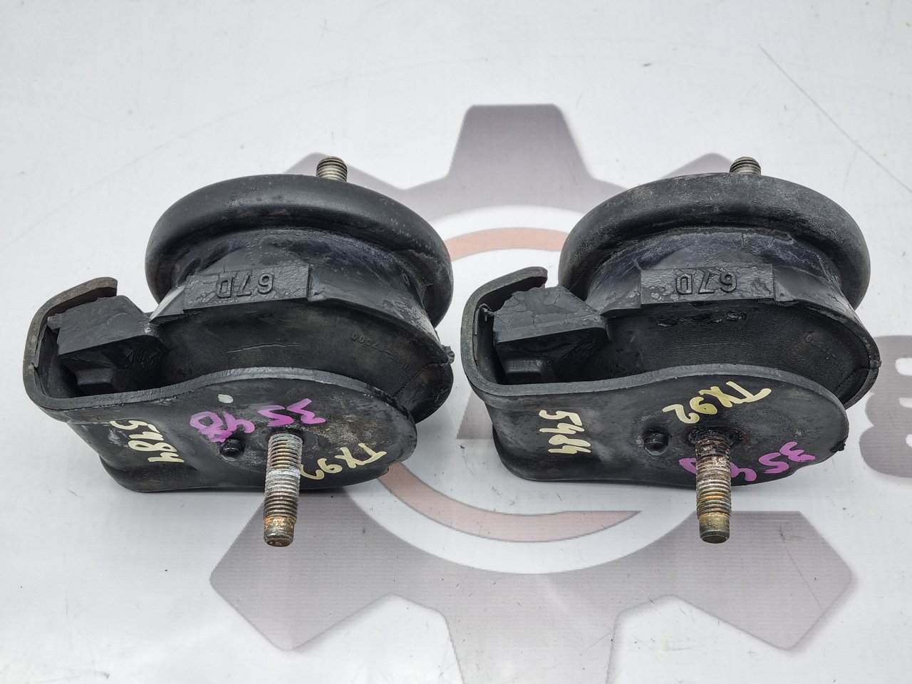 Подушка двигателя Grand Escudo 2002 TX92W H27A Подушка двигателя Grand Escudo 2002 TX92W H27A