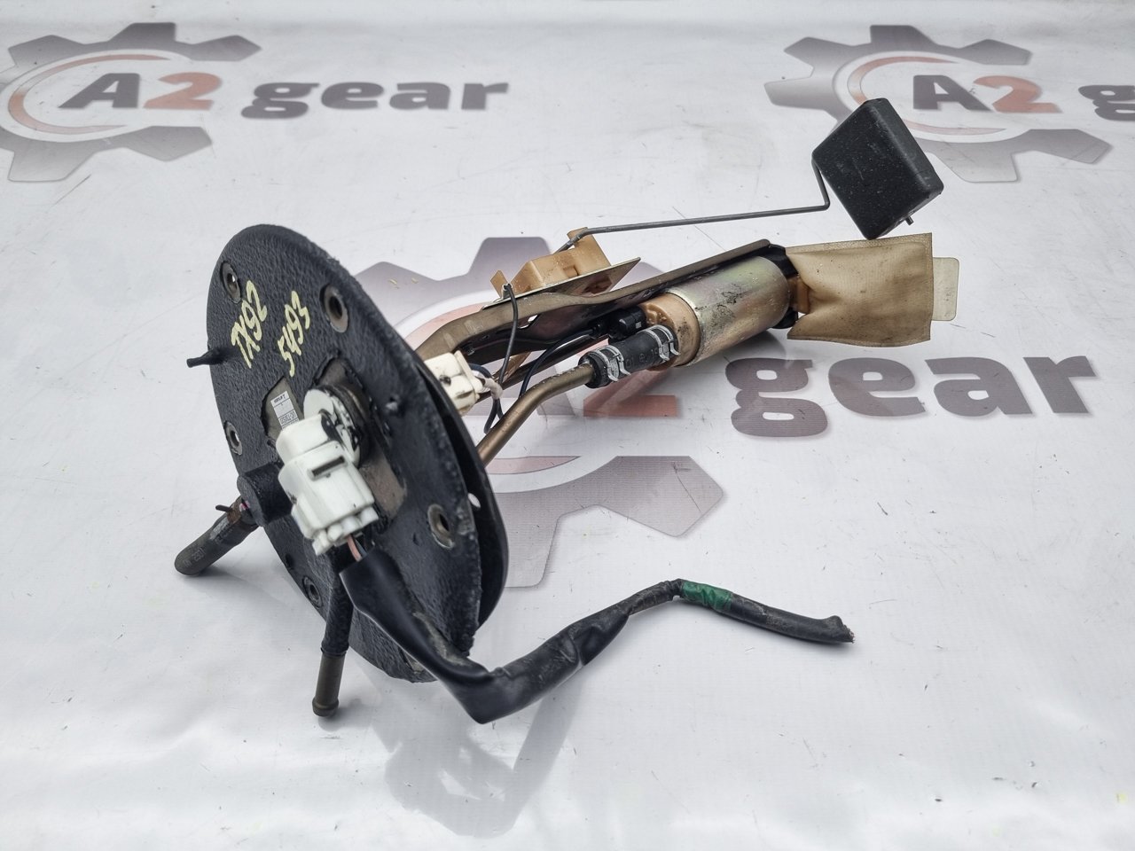 Топливный насос в сборе Suzuki Grand Escudo 2002 TX92W H27A 15100-52D10 контрактная