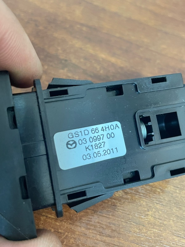 Кнопка аварийной сигнализации MAZDA 6 GH L5VE