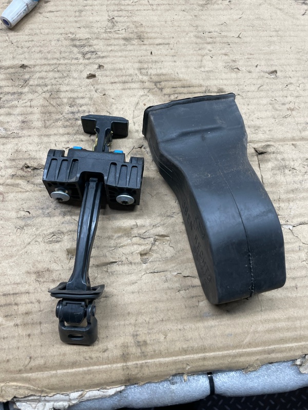 Ограничитель двери задний VOLKSWAGEN Tiguan 2015 5N2 CTHA 5n0839249a Б/У