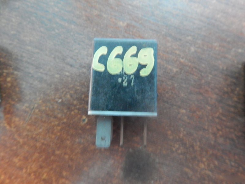 Реле TOYOTA PRIUS NHW20 1NZFXE 90987-02012 контрактная