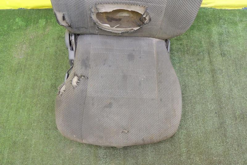 Сиденье переднее правое TOYOTA DYNA LY161 3L