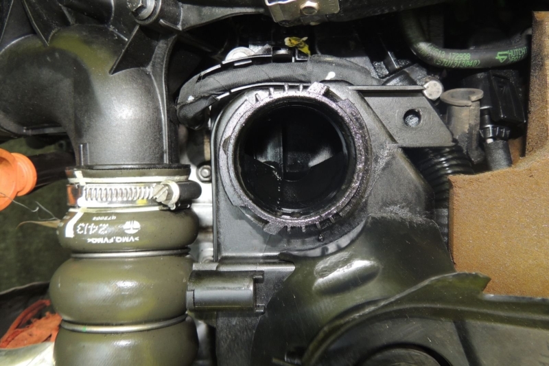 Двигатель 3008 U5 DV6