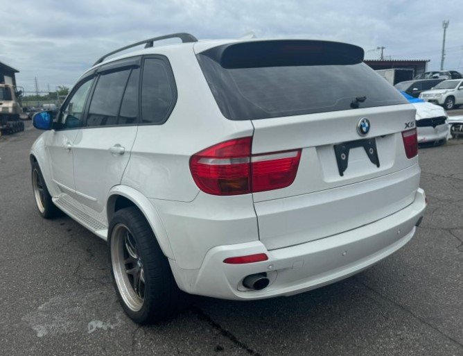 Уши передние правые X5 2008 E70 N52B30AF