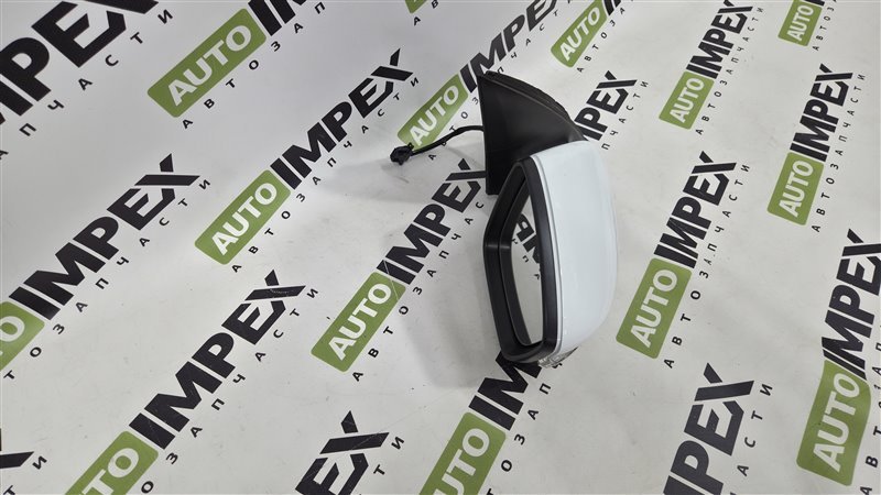 Зеркало белое правое VW POLO 6    лифтбек