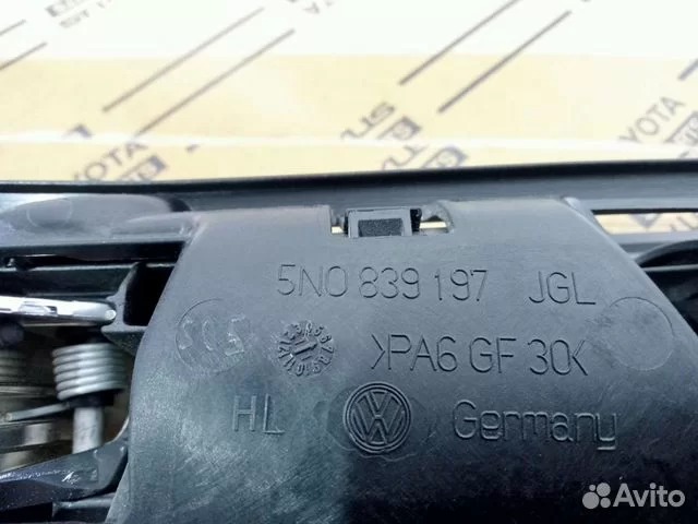 Ручка двери внутренняя задняя левая Tiguan 1