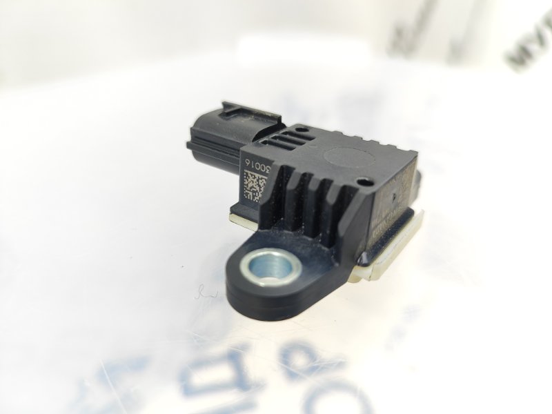 Датчик удара передний левый Murano Z52