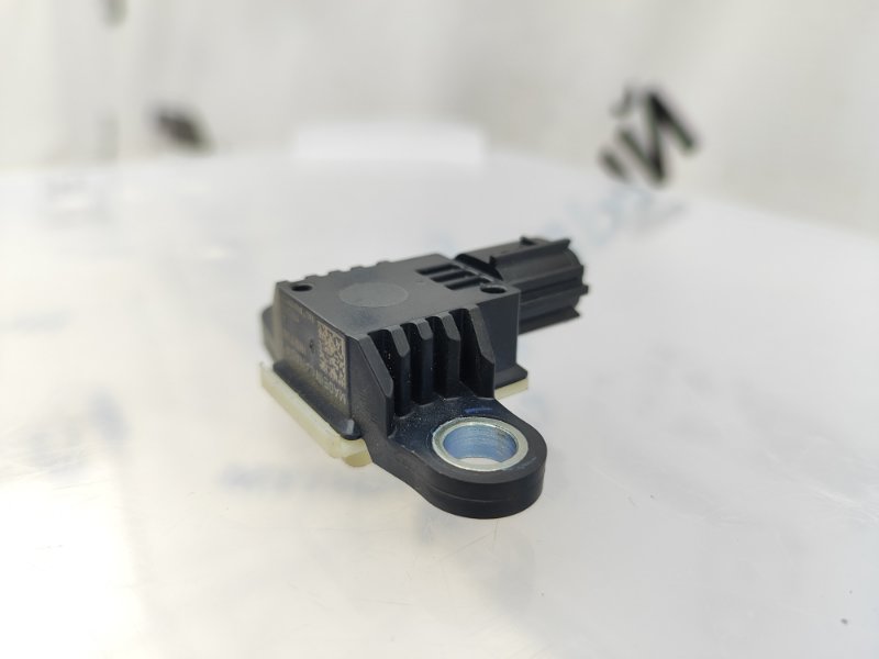 Датчик удара передний левый Nissan Murano Z52