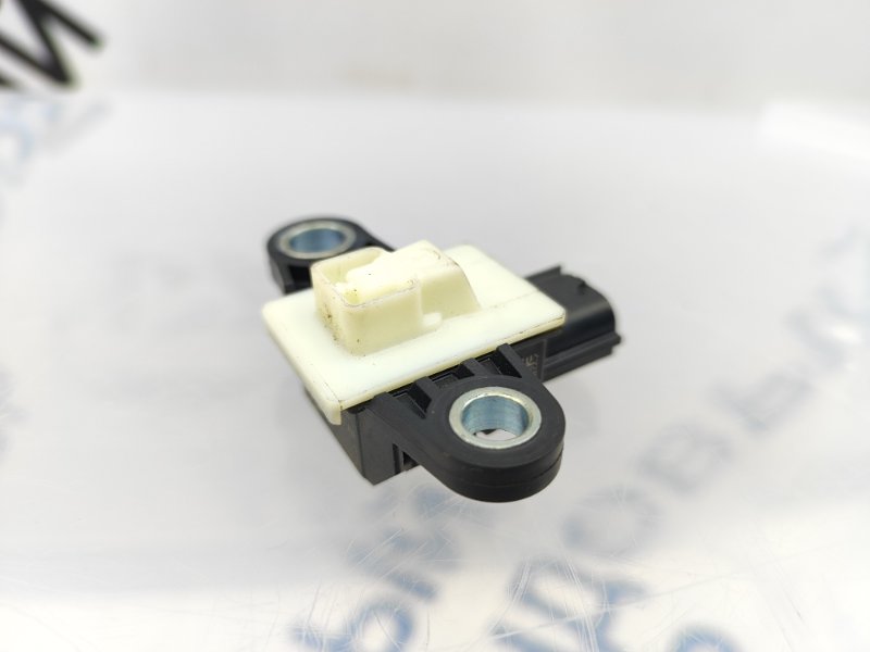 Датчик удара передний левый Murano Z52