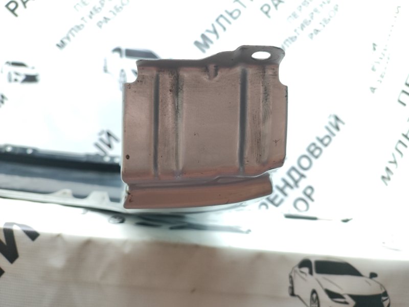 Крыло переднее правое Land Cruiser 200
