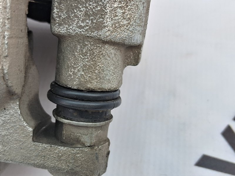 Суппорт тормозной передний левый Highlander 2 40