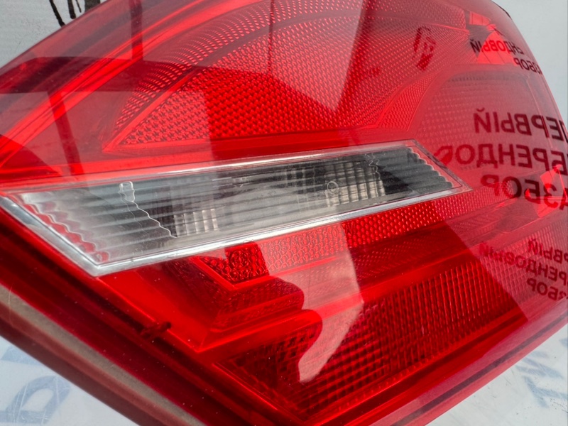 Фонарь крышки багажника задний правый Jetta 6