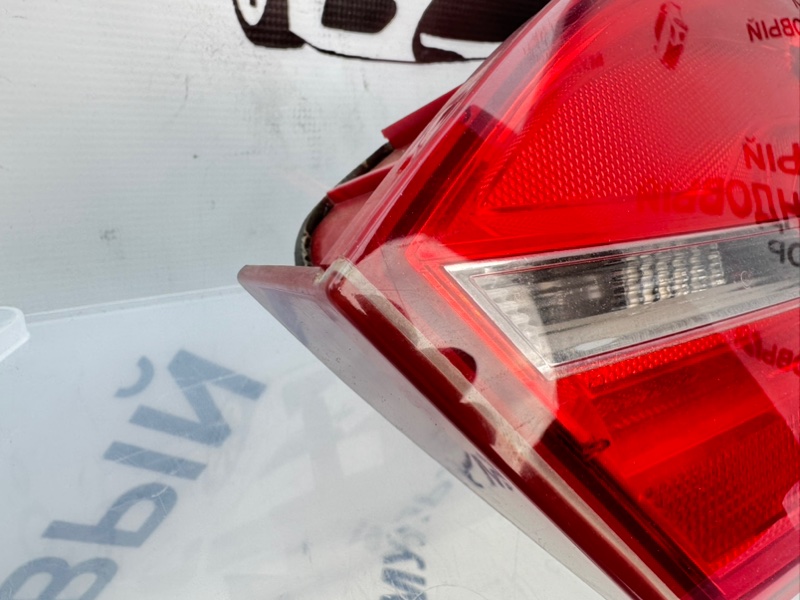 Фонарь крышки багажника задний правый Jetta 6