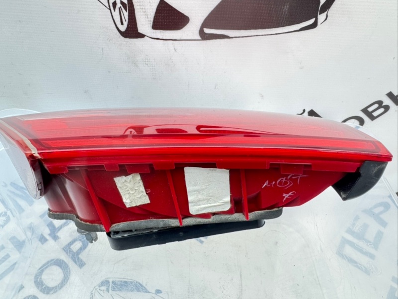 Фонарь крышки багажника задний правый Jetta 6