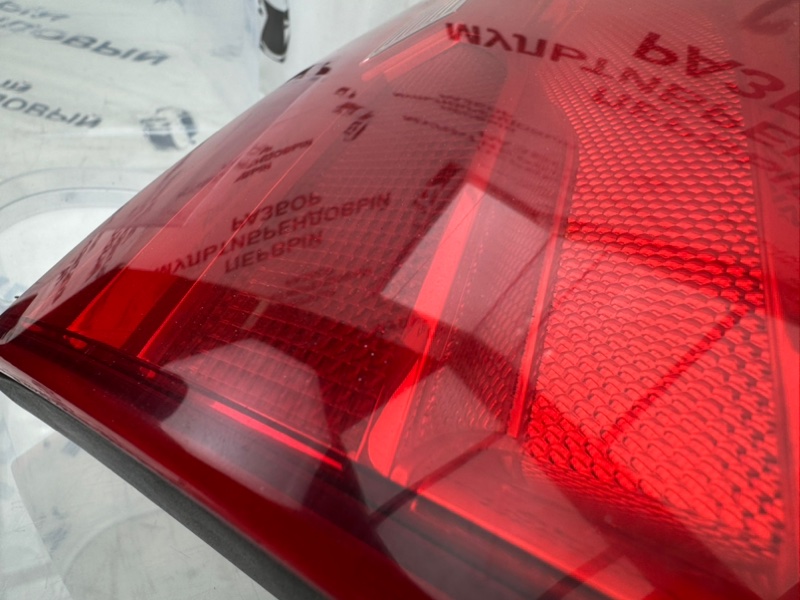 Фонарь крышки багажника задний правый Jetta 6