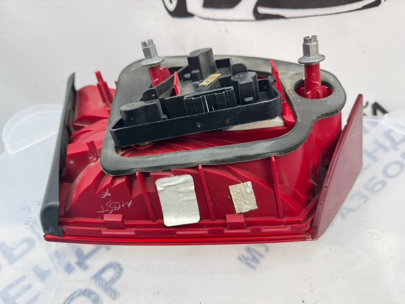 Фонарь крышки багажника задний правый Jetta 6