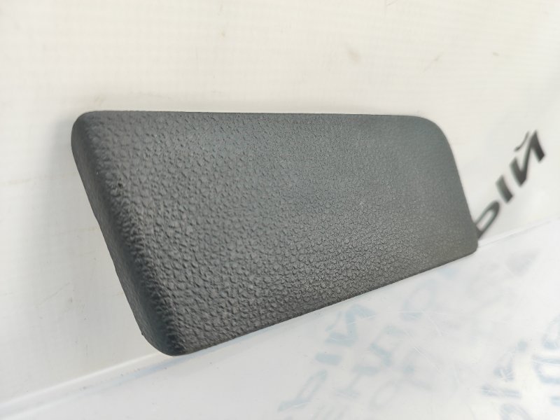 Накладка крышки багажника левая Jetta 6