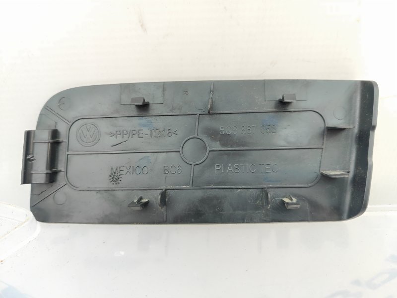 Накладка крышки багажника левая Jetta 6