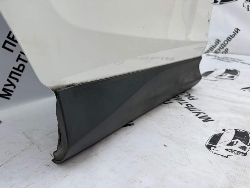 Дверь боковая задняя правая Rav4 40