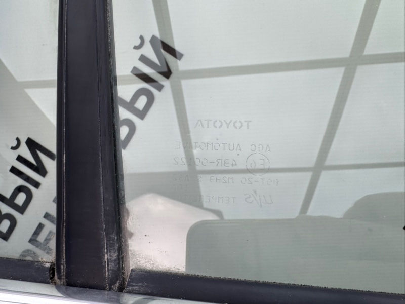 Дверь боковая задняя правая Rav4 40