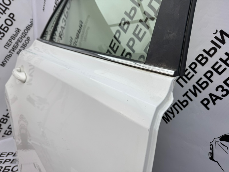 Дверь боковая задняя правая Rav4 40