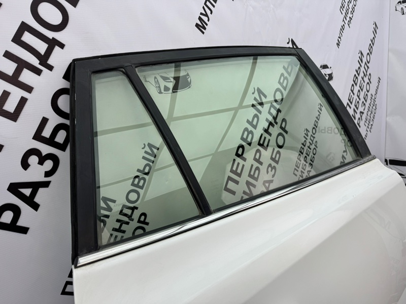 Дверь боковая задняя правая Rav4 40