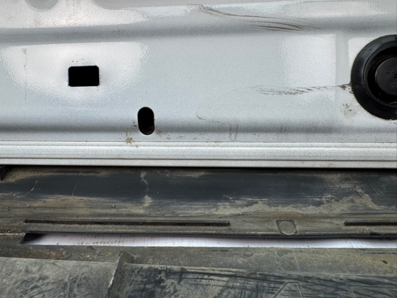 Дверь боковая задняя правая Rav4 40