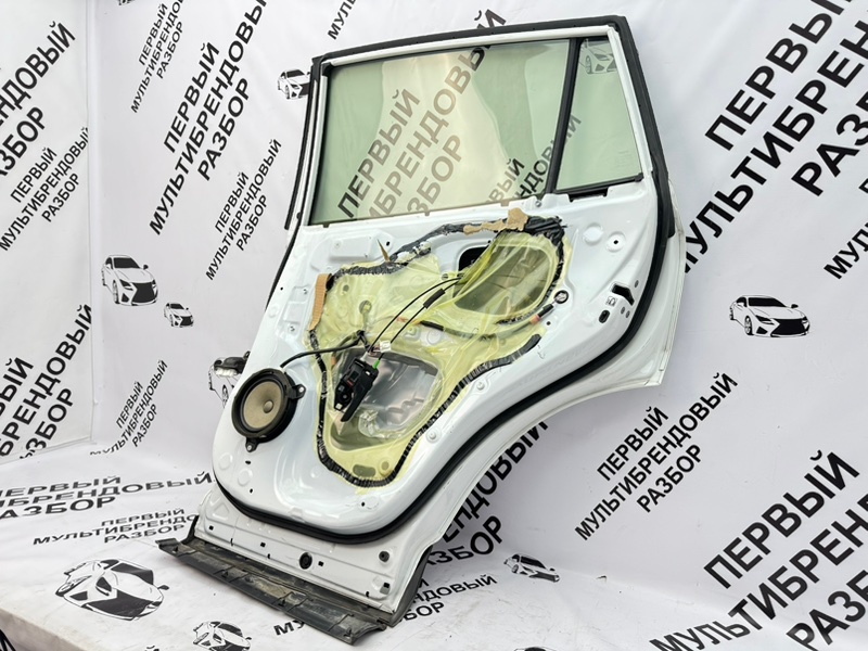 Дверь боковая задняя правая Rav4 40
