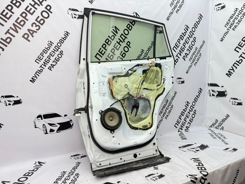 Дверь боковая задняя правая Rav4 40