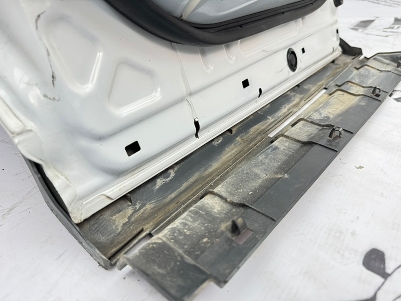 Дверь боковая задняя правая Rav4 40