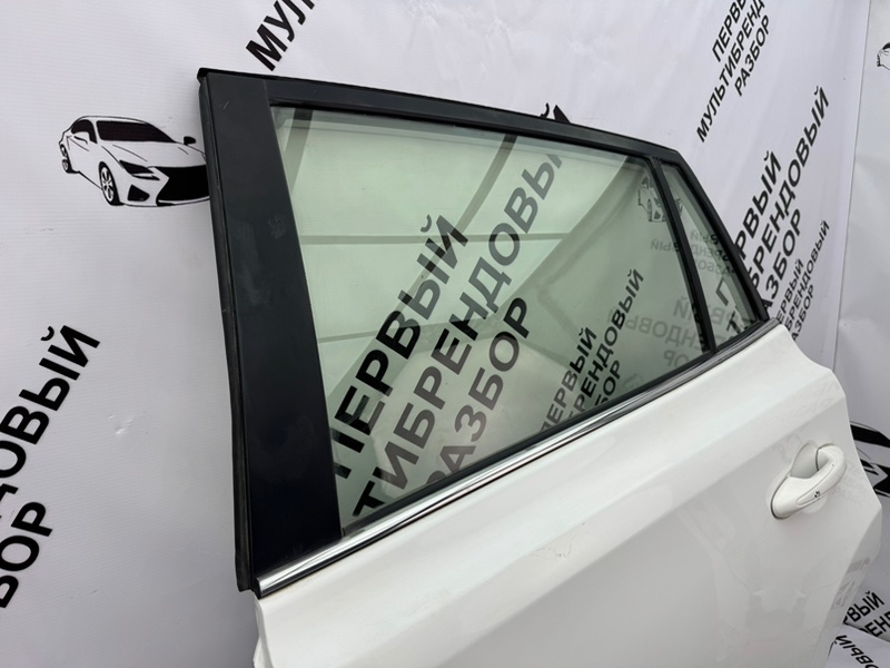 Дверь боковая задняя левая Rav4 40