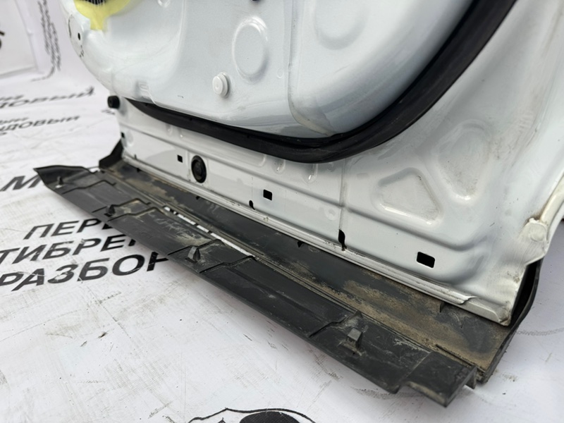 Дверь боковая задняя левая Rav4 40