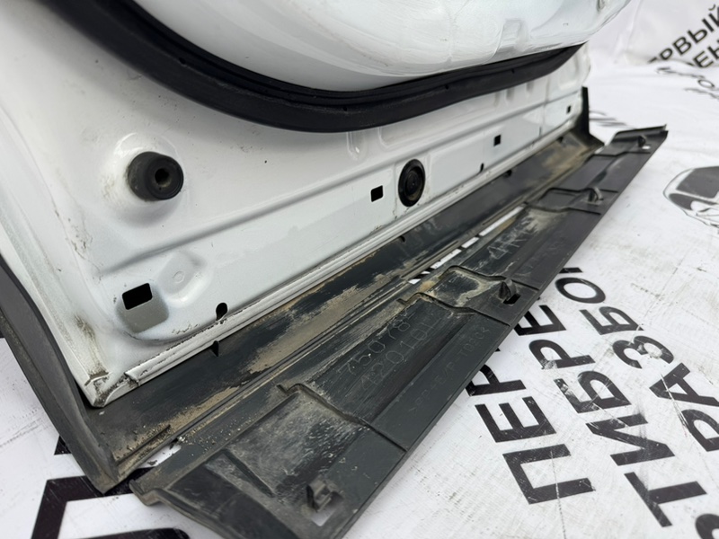 Дверь боковая задняя левая Rav4 40