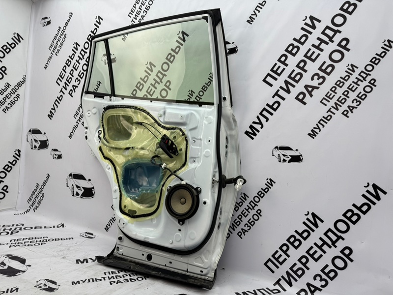 Дверь боковая задняя левая Rav4 40