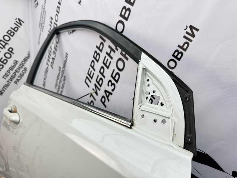 Дверь боковая передняя правая Rav4 40