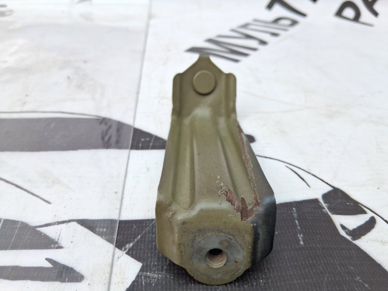 Крепление крыла переднее правое Land Cruiser Prado 120