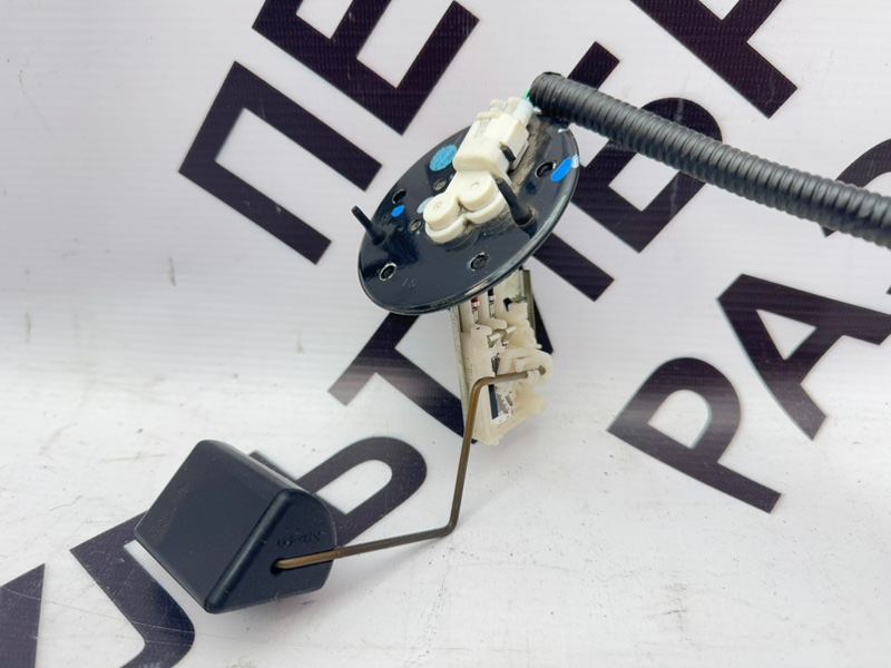 Запчасть датчик уровня топлива Toyota Rav4 40 83320-49205 Б/У Датчик уровня топлива Toyota Rav4 40 83320-49205 Б/У