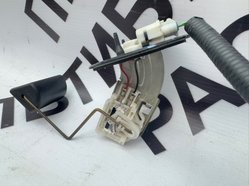 Датчик уровня топлива Toyota Rav4 40 Датчик уровня топлива Toyota Rav4 40