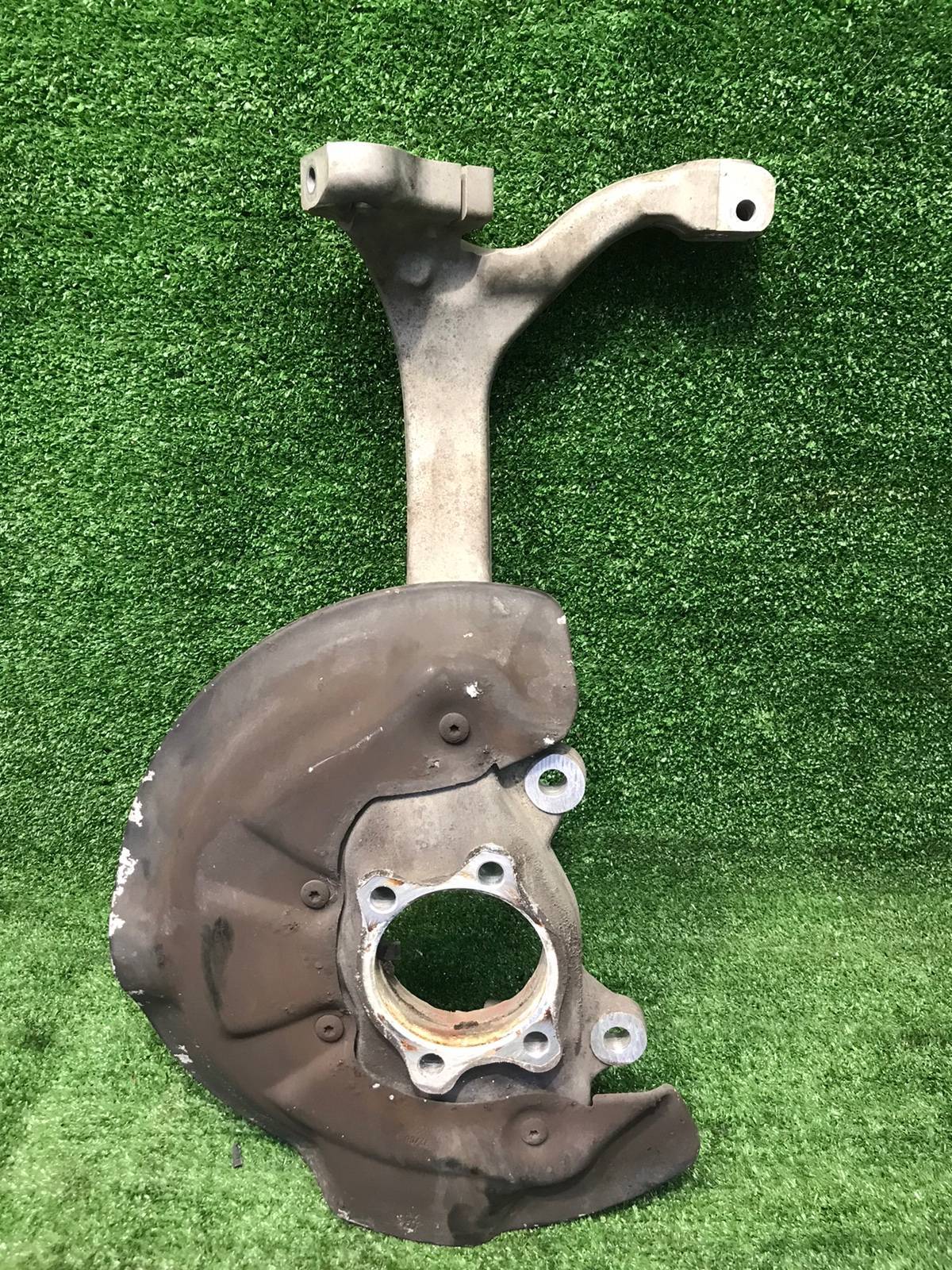 Поворотный кулак Audi A6 C6 AUK 2007